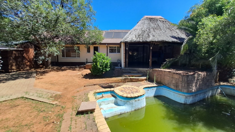 4 Bedroom Property for Sale in Pellissier Free State